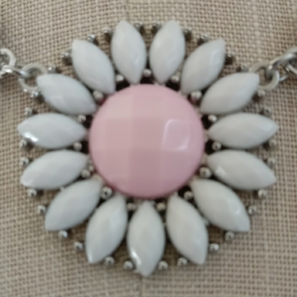 💥 CLOSET CLOSING SALE 💥 Diamond cut pink & white necklace - Picture 4 of 6